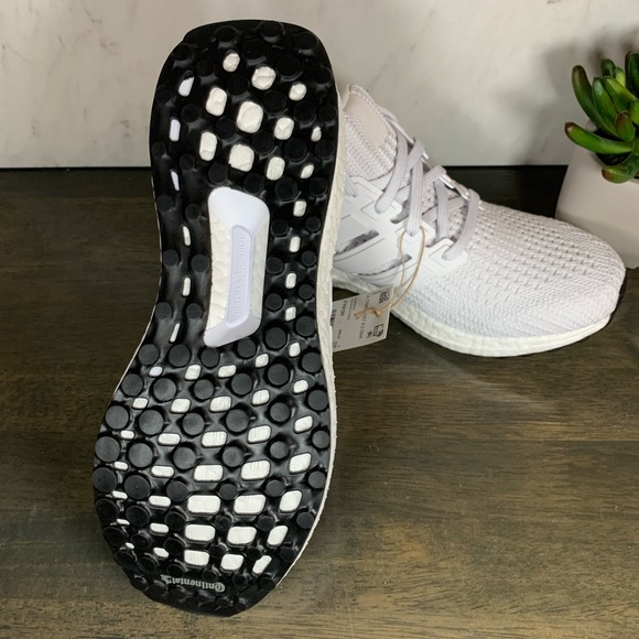 adidas UltraBOOST 4.0 Triple White - Picture 11 of 11